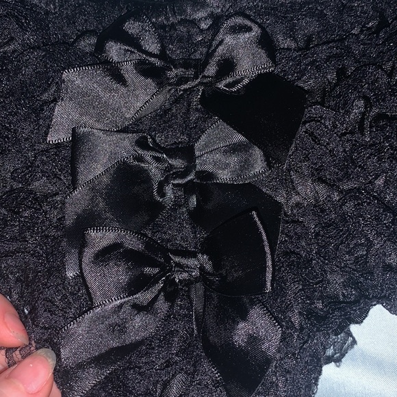 Black Ruffle Booty Shorts - Picture 4 of 7